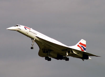 Concorde's last flight into Edinburgh G-BOAE 24 Oct 2003