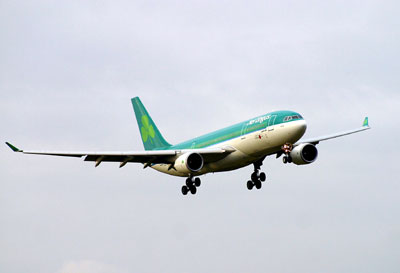 Aer Lingus A330-200 on finals into EDI Simon Boothroyd ©\2002